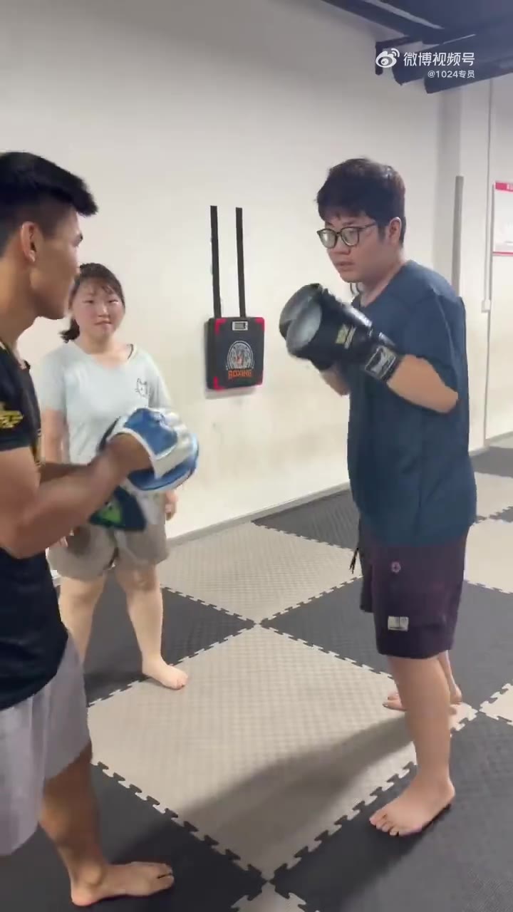 果然笑容不会消失，只会转移！智慧的眼神 👀（视频 1/1）