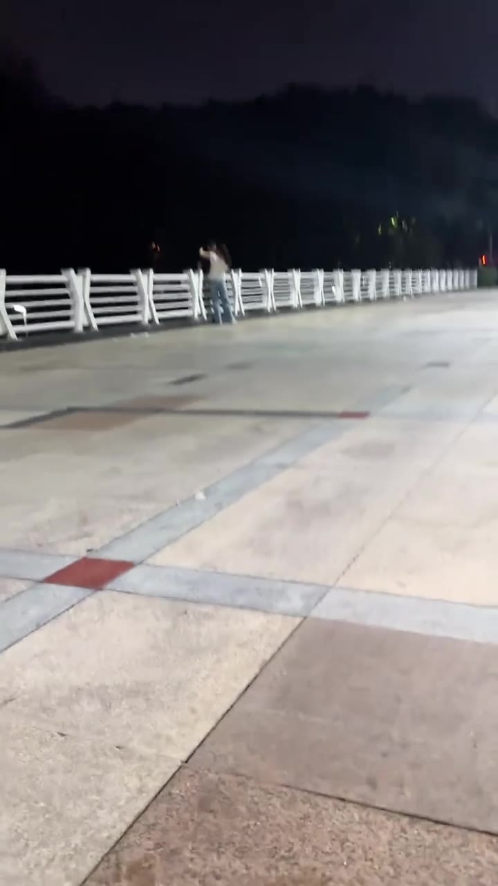 #跳桥 😐 要死要活的（视频 1/1）