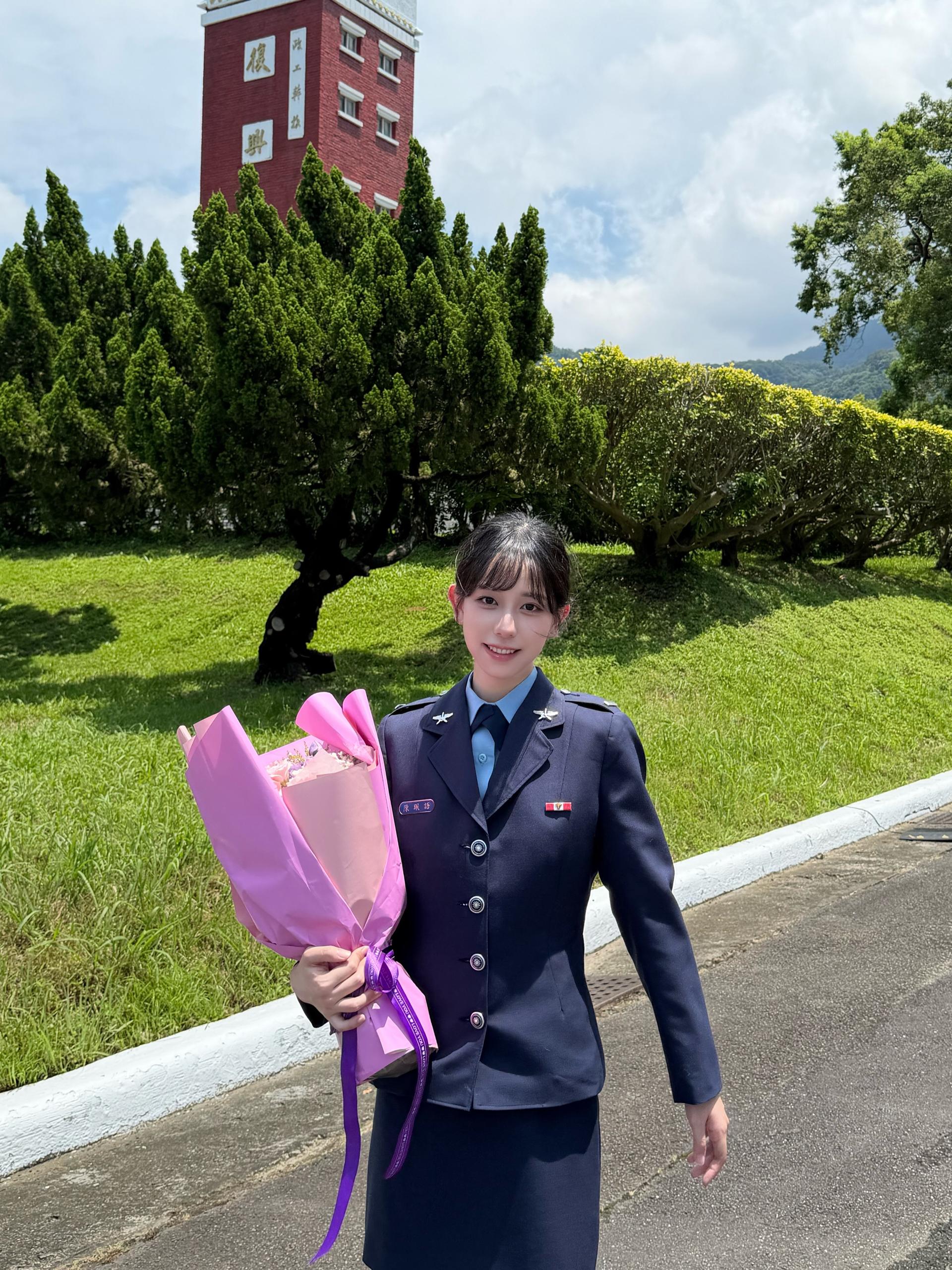 台湾女生毕业 我想娶 #台妹 了（图片 1/7）