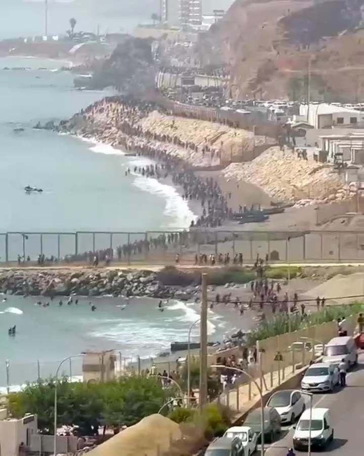 西班牙已经沦陷。数千名来自北非的移民占据了西班牙南部地区，并正在成群结队地进入。 这些画面令人震惊，看起来就像是 21 世纪发生的一场“僵尸入侵”。情况非常严…