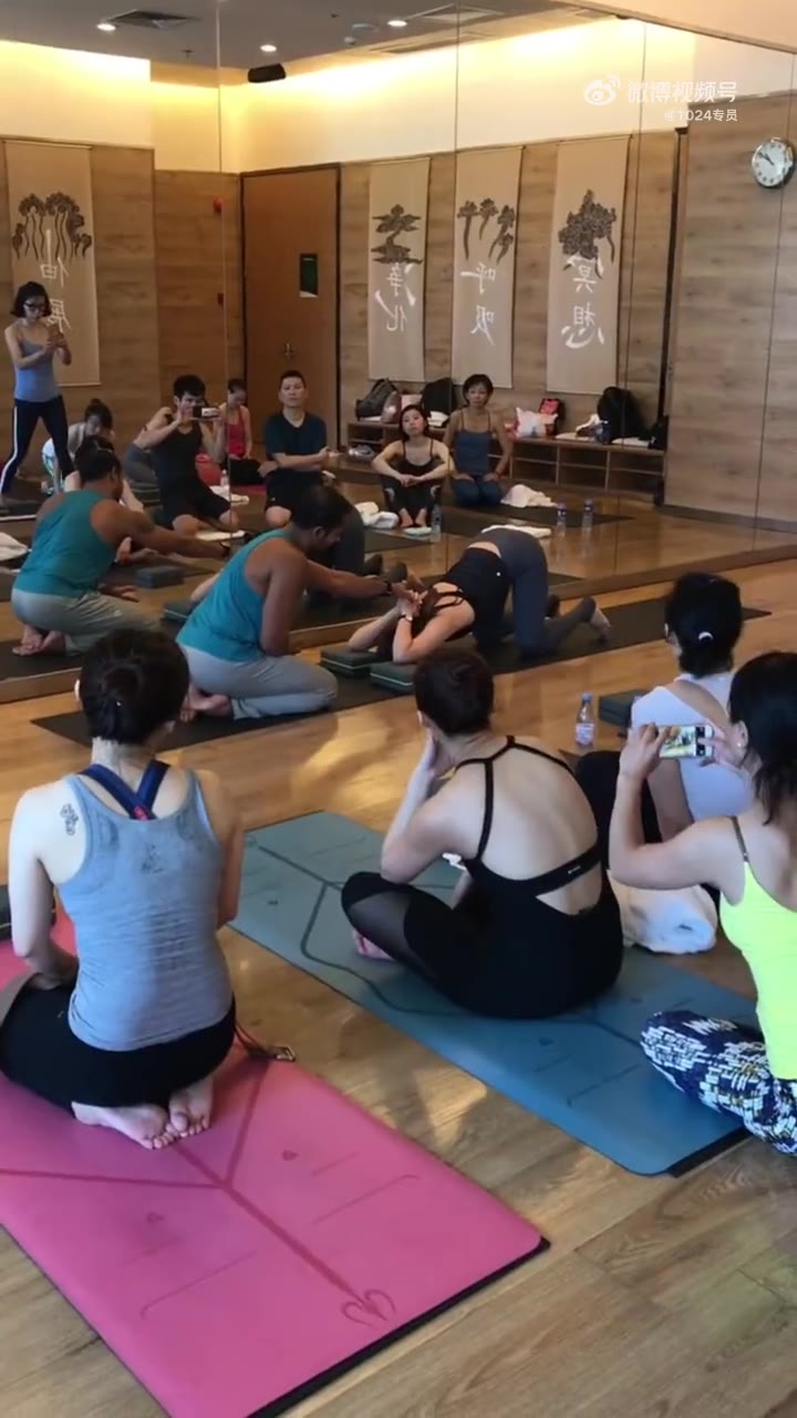 东莞长安印度瑜伽老师，他甚至中文都不会说！这类的瑜伽馆也是引进了部分人才（视频 1/1）