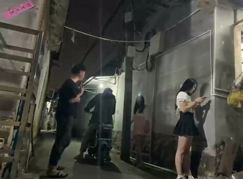 烟火气息 很浓 ！ #扫街 #鸡 #记者暗访 好多小姐姐 （视频 1/5）