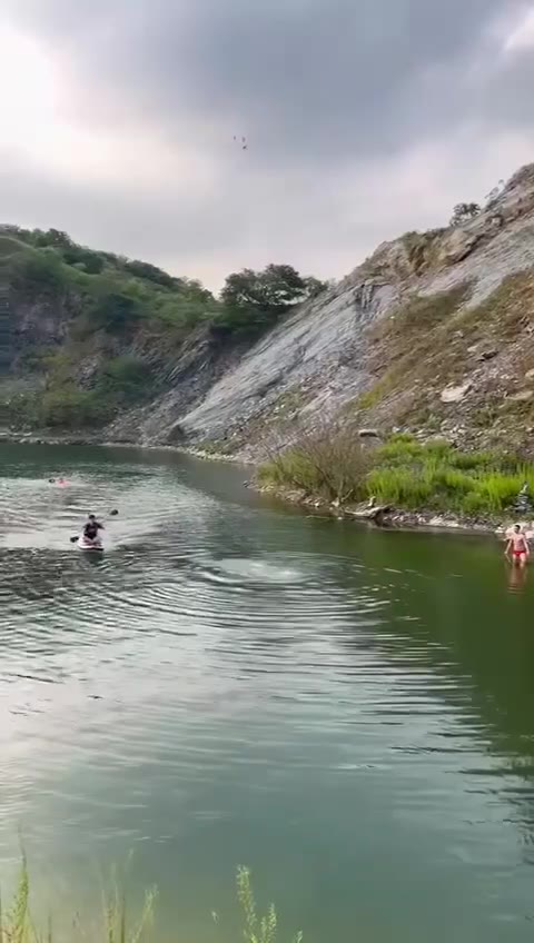 #溺水 松山湖有人失踪了！眼看着沉下去……（视频 1/1）