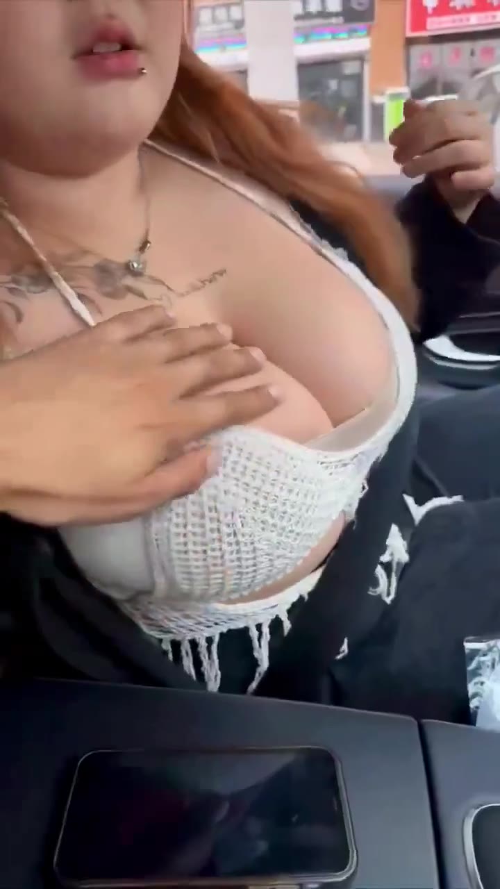 #微胖美女 #巨乳 大奶子 手感怎么样？#卡比兽 #bbw @btlot 猎奇小屋 猎奇坚果 （视频 1/1）