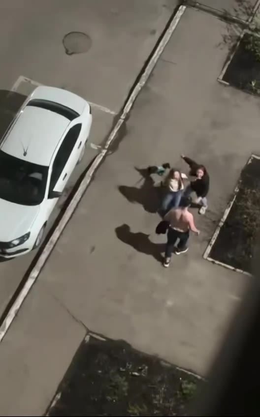 #打女人 2v1 不跑想什么呢 ？（视频 1/1）