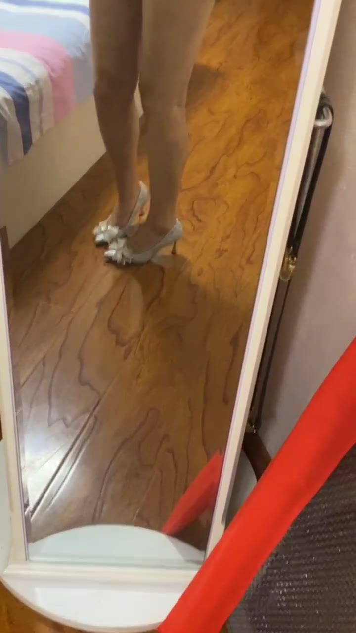 同事老婆的肉腿，真想扛着干（视频 1/1）