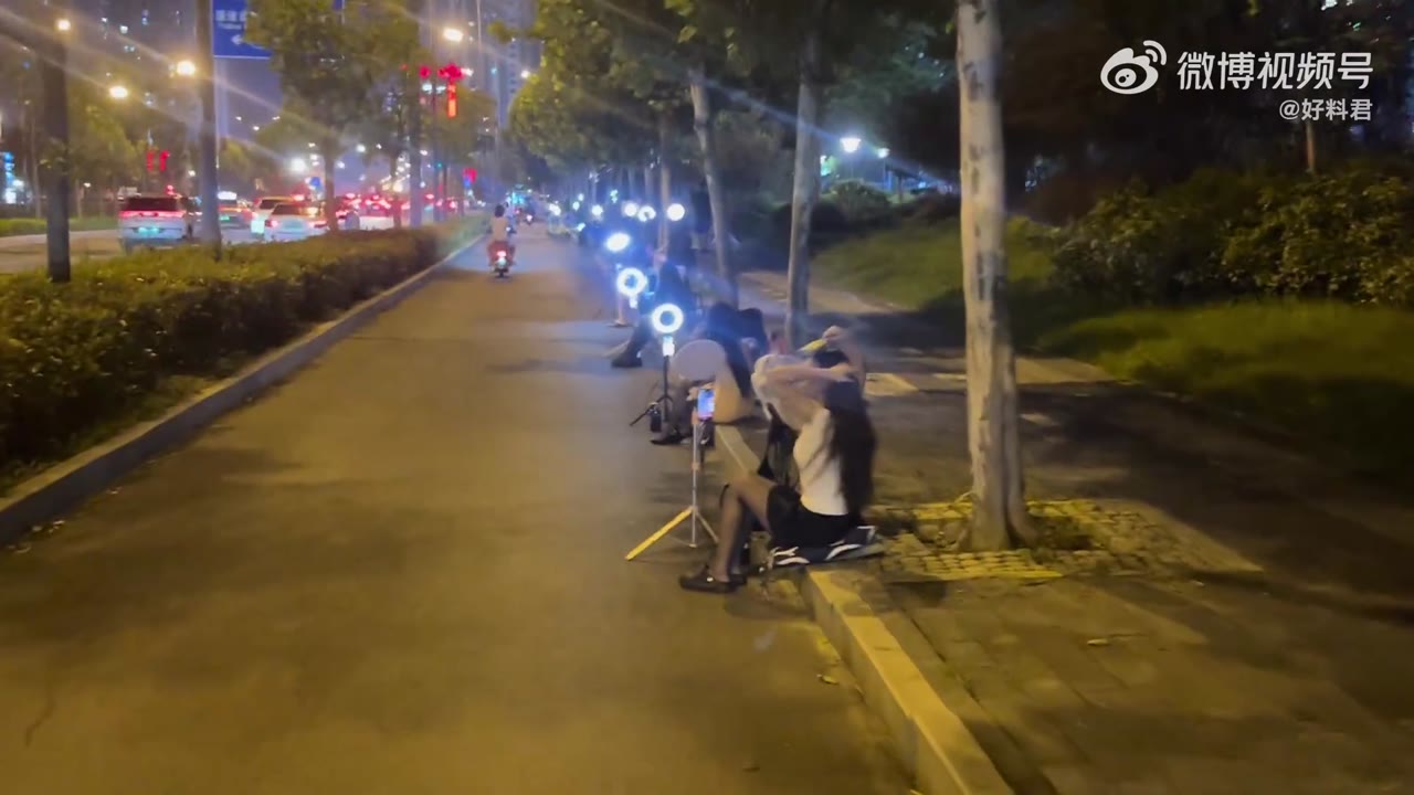 不穿丝袜大哥不给刷礼物是不？（视频 1/1）